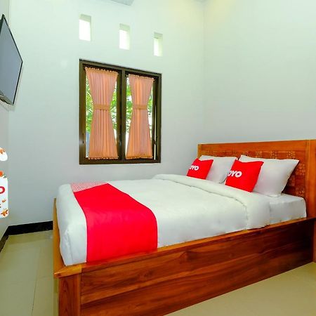 Oyo 2284 Grand Villa Meninting Montongbuwoh Luaran gambar